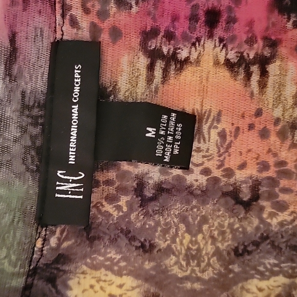 Brand New. Never Worn. Colorful Tunic Top. Size Medium - Picture 3 of 4